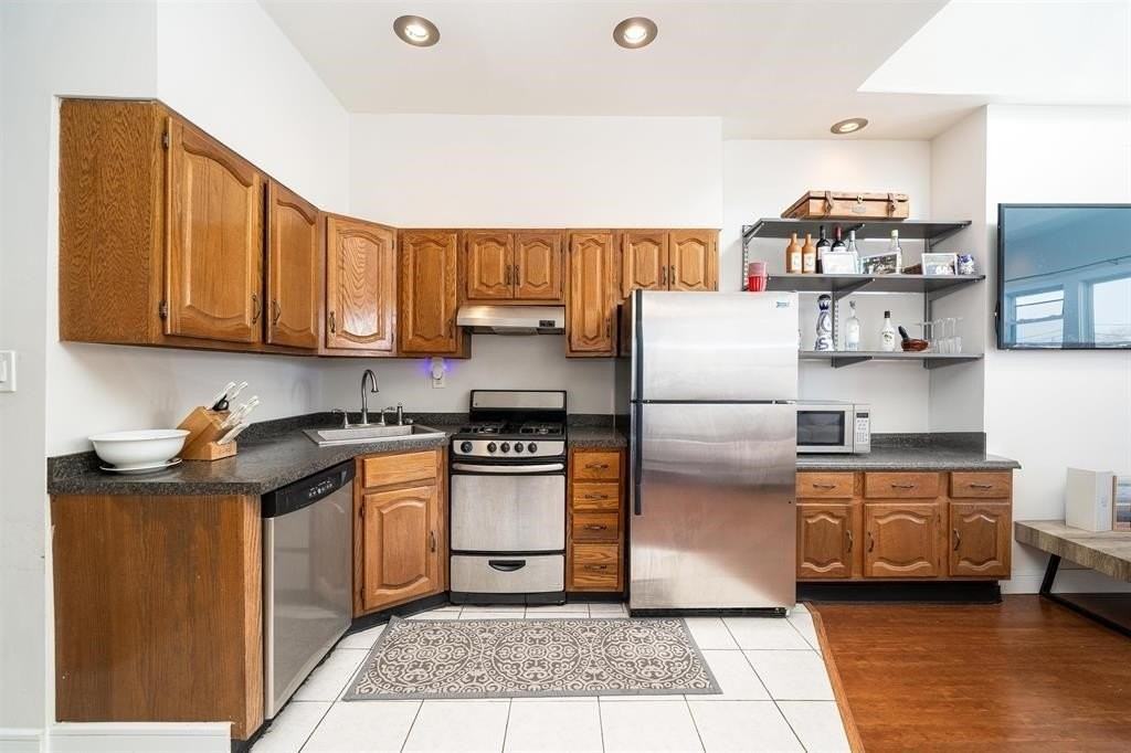 55 Bowers St #3 - Photo 6 of 16