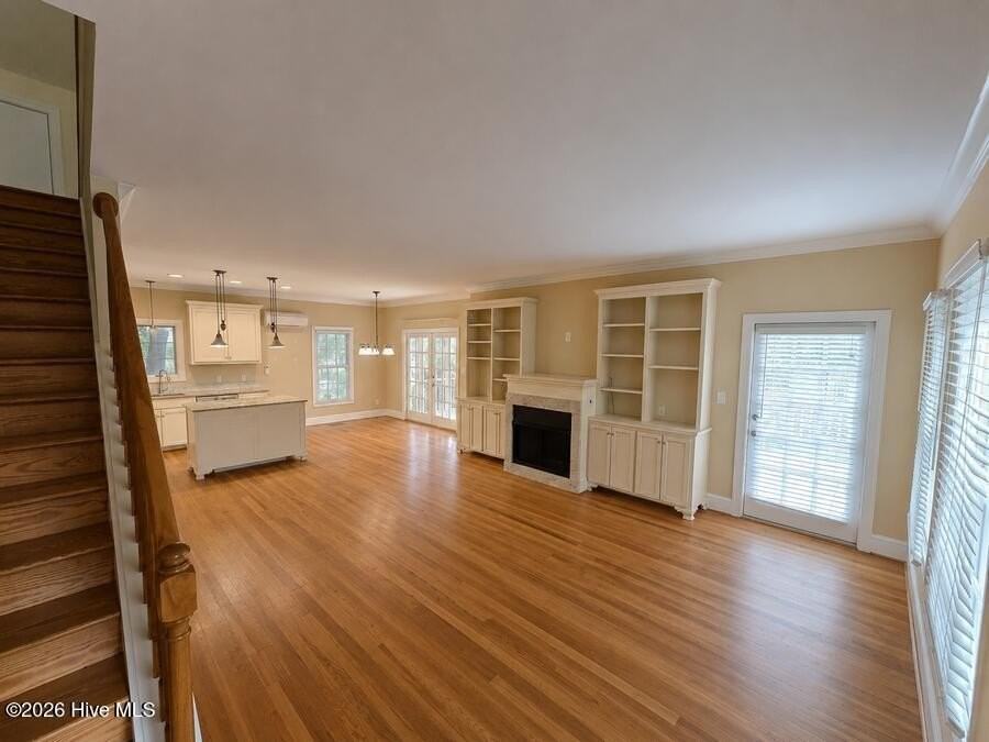 221 Pollock St - Photo 2 of 10