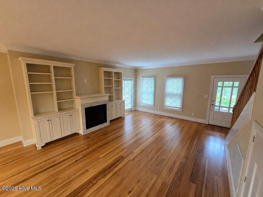 221 Pollock St - Photo 5 of 10