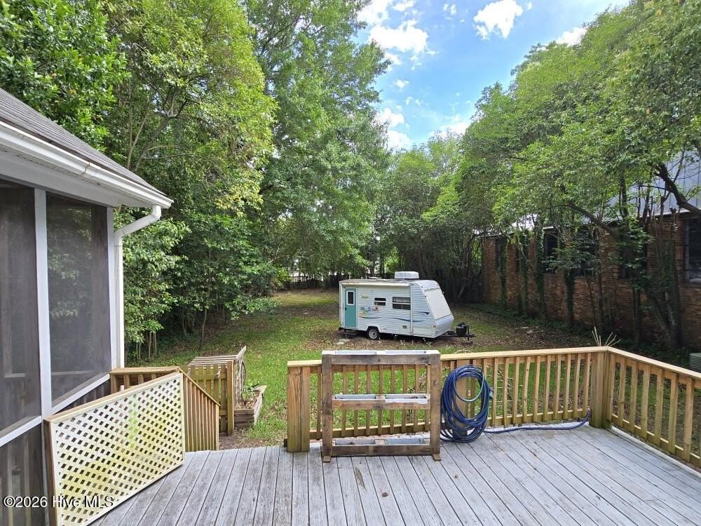 221 Pollock St - Photo 6 of 10