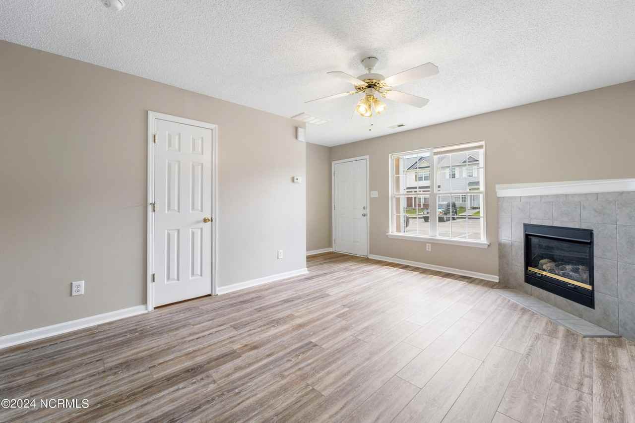 103 Pinegrove Ct - Photo 4 of 20
