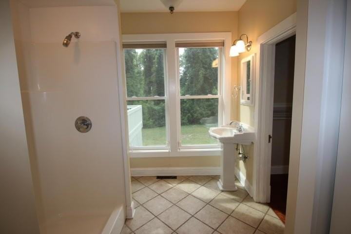 390 W Connecticut Ave - Photo 3 of 9