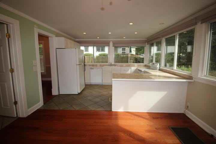 390 W Connecticut Ave - Photo 4 of 9