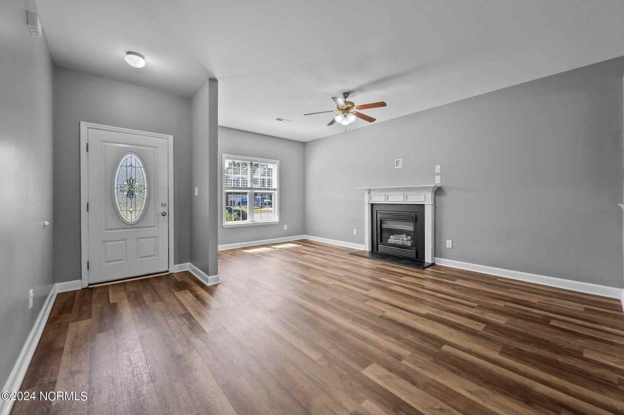 210 Wedgefield Cir - Photo 2 of 31