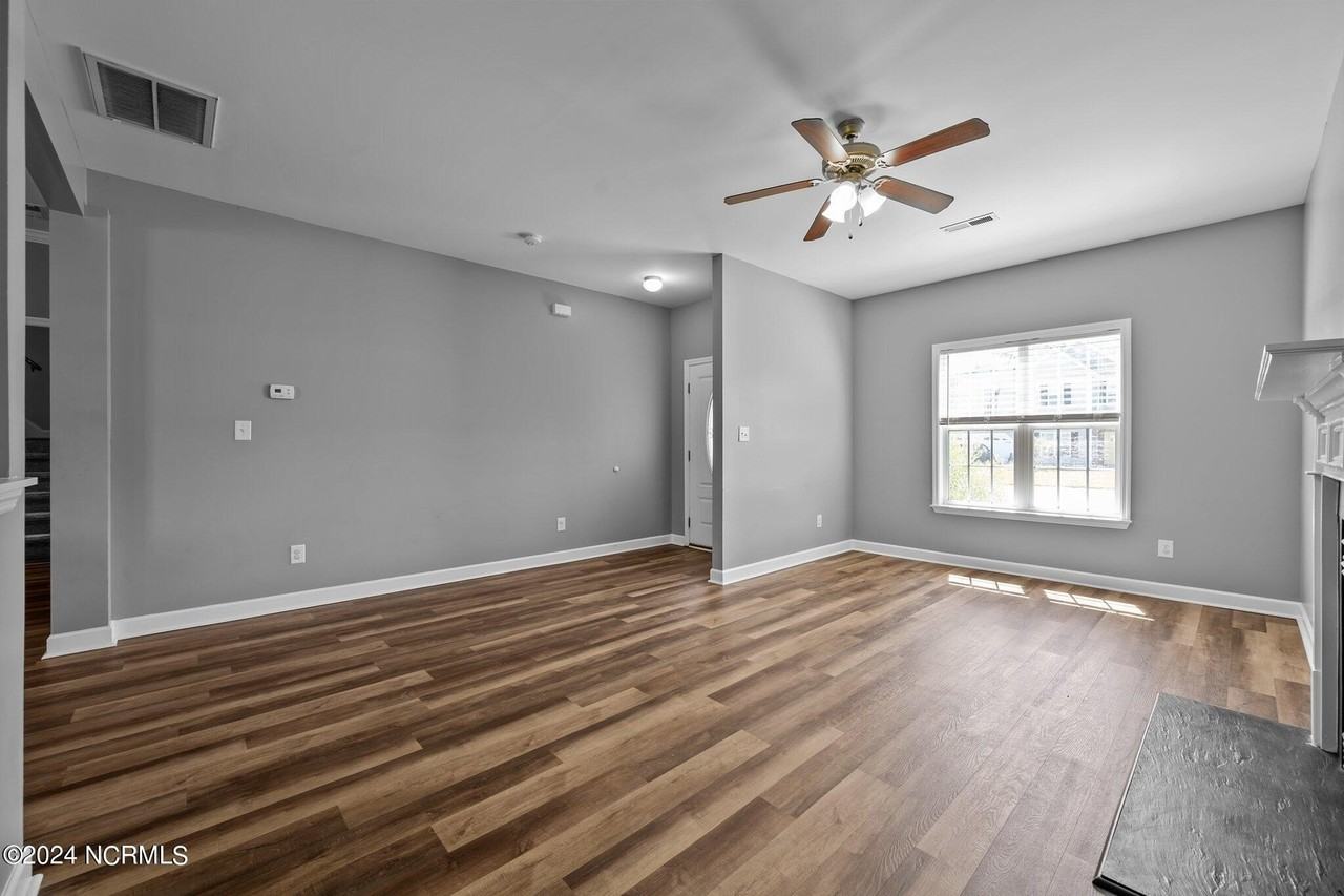 210 Wedgefield Cir - Photo 3 of 31