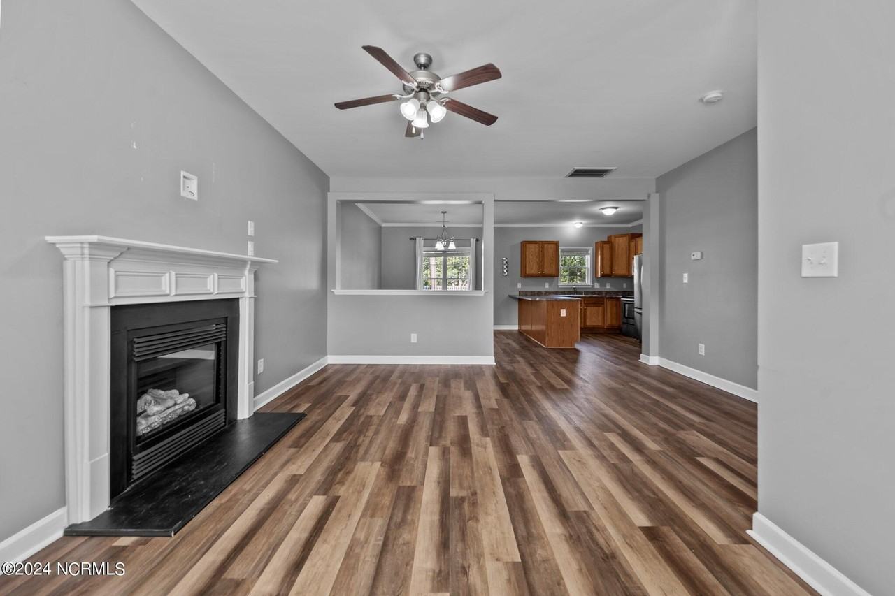 210 Wedgefield Cir - Photo 4 of 31
