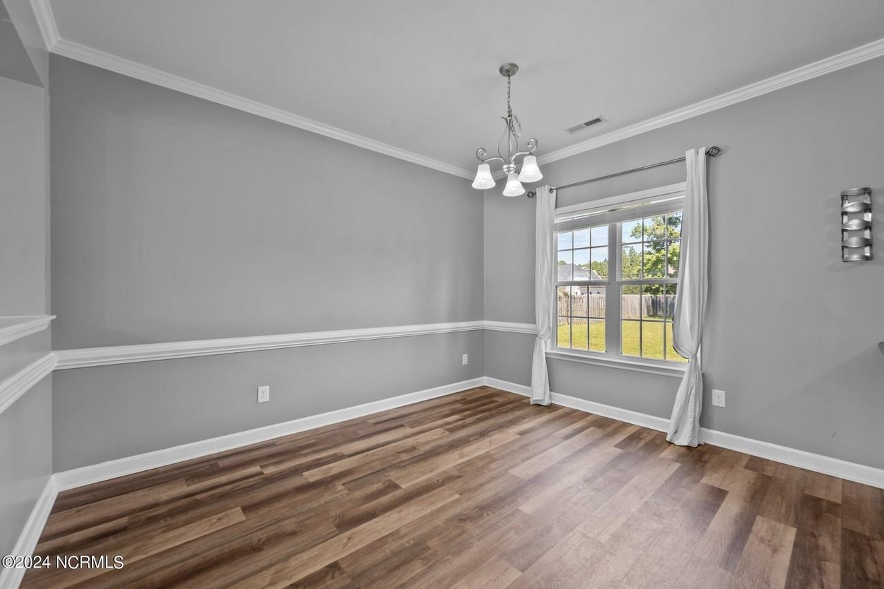 210 Wedgefield Cir - Photo 5 of 31