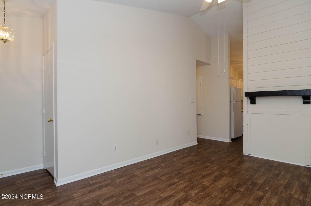 4102 Bear Ct - Photo 3 of 12