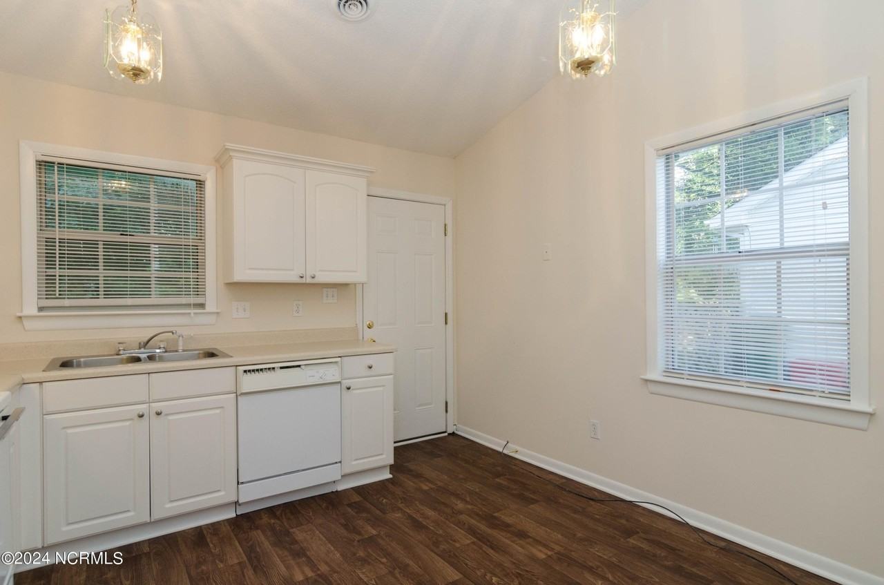 4102 Bear Ct - Photo 6 of 12
