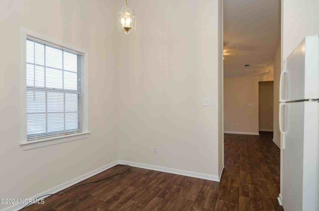 4102 Bear Ct - Photo 7 of 12