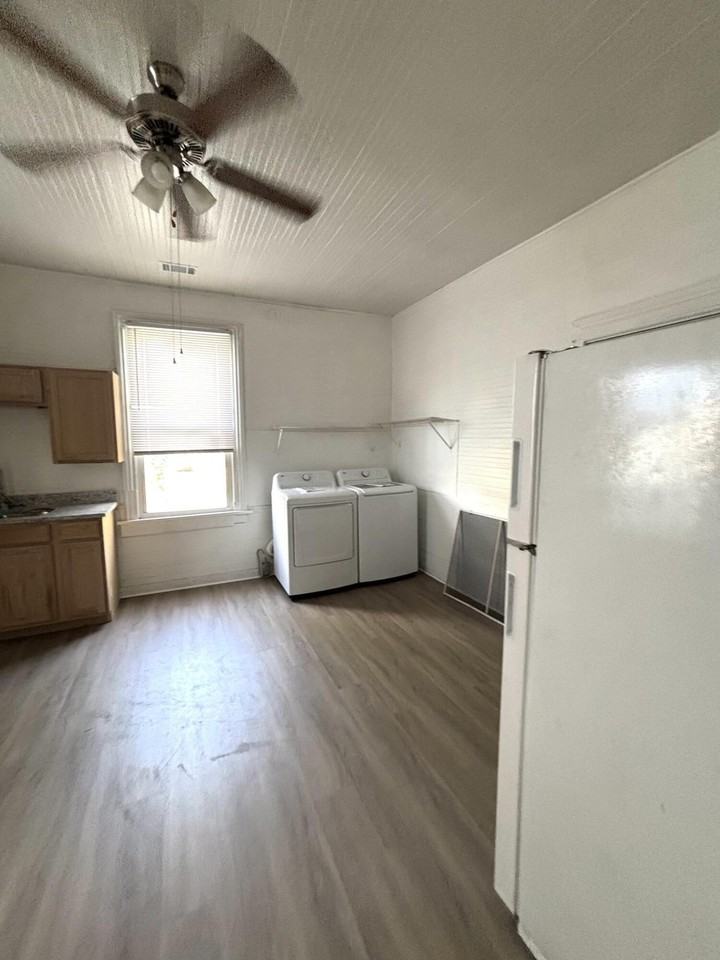 642 Crawford Ave - Photo 2 of 11