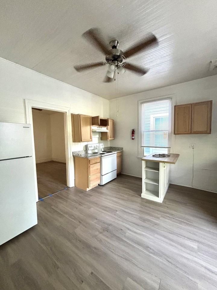 642 Crawford Ave - Photo 4 of 11