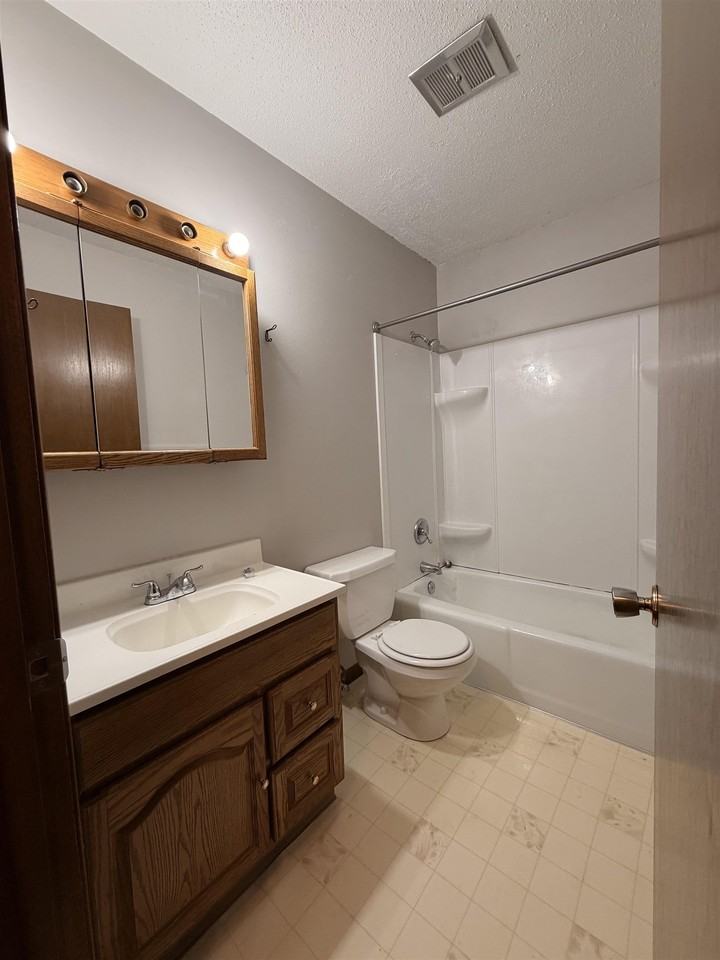 1501 Hill Ave #1 - Photo 5 of 6