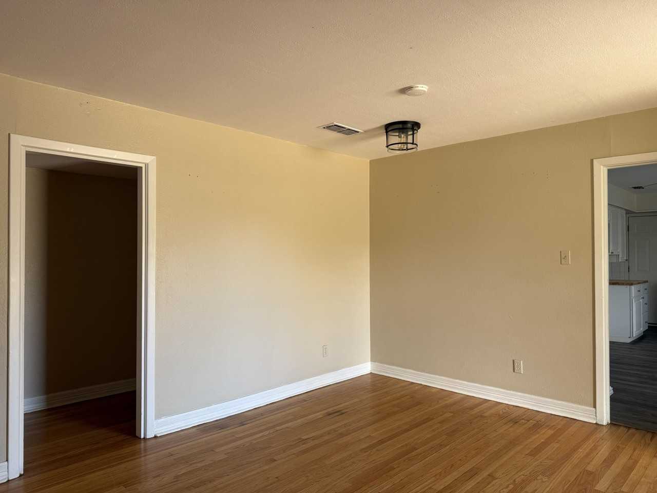 3605 42nd St - Photo 3 of 17