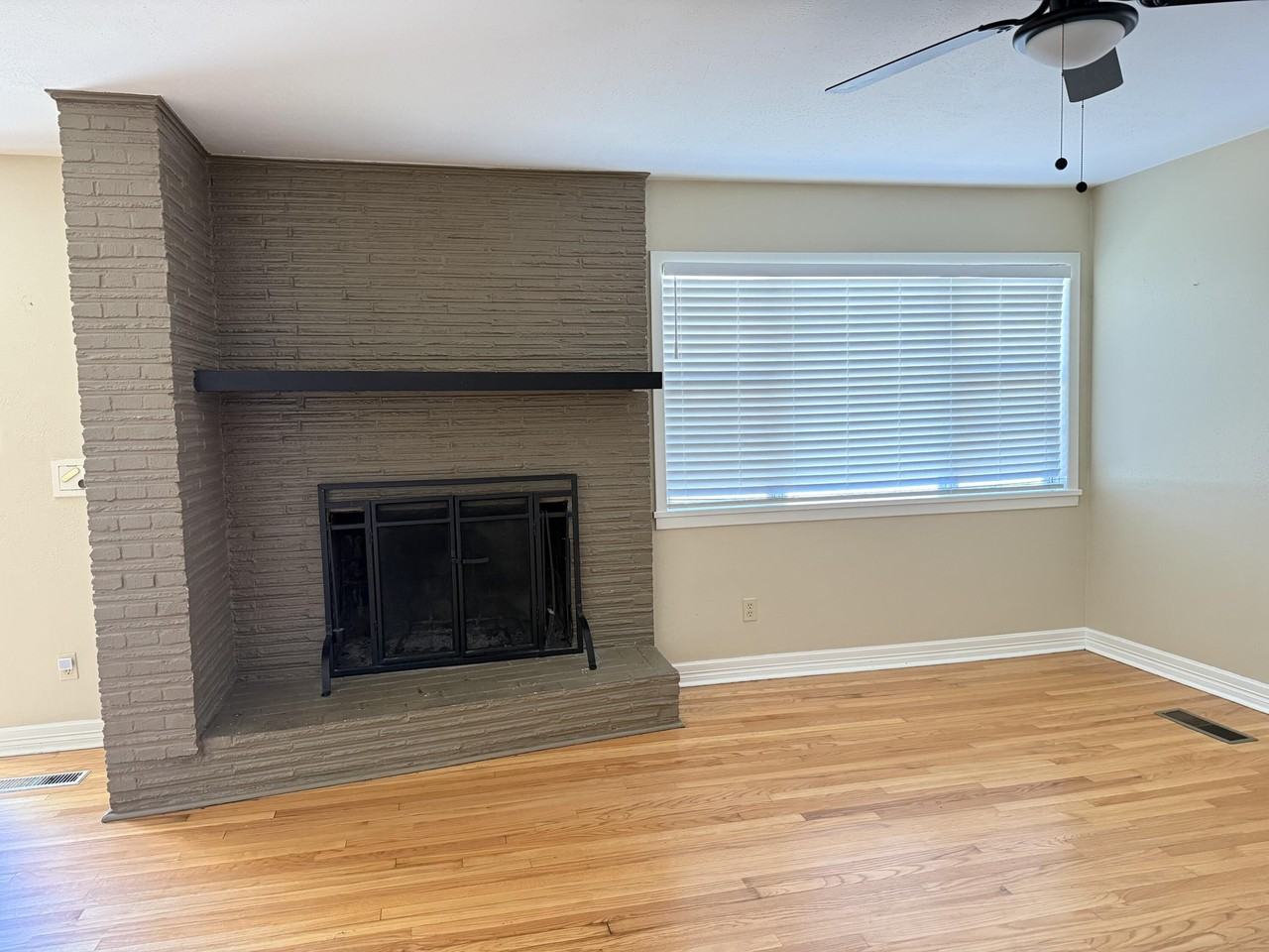 3605 42nd St - Photo 4 of 17