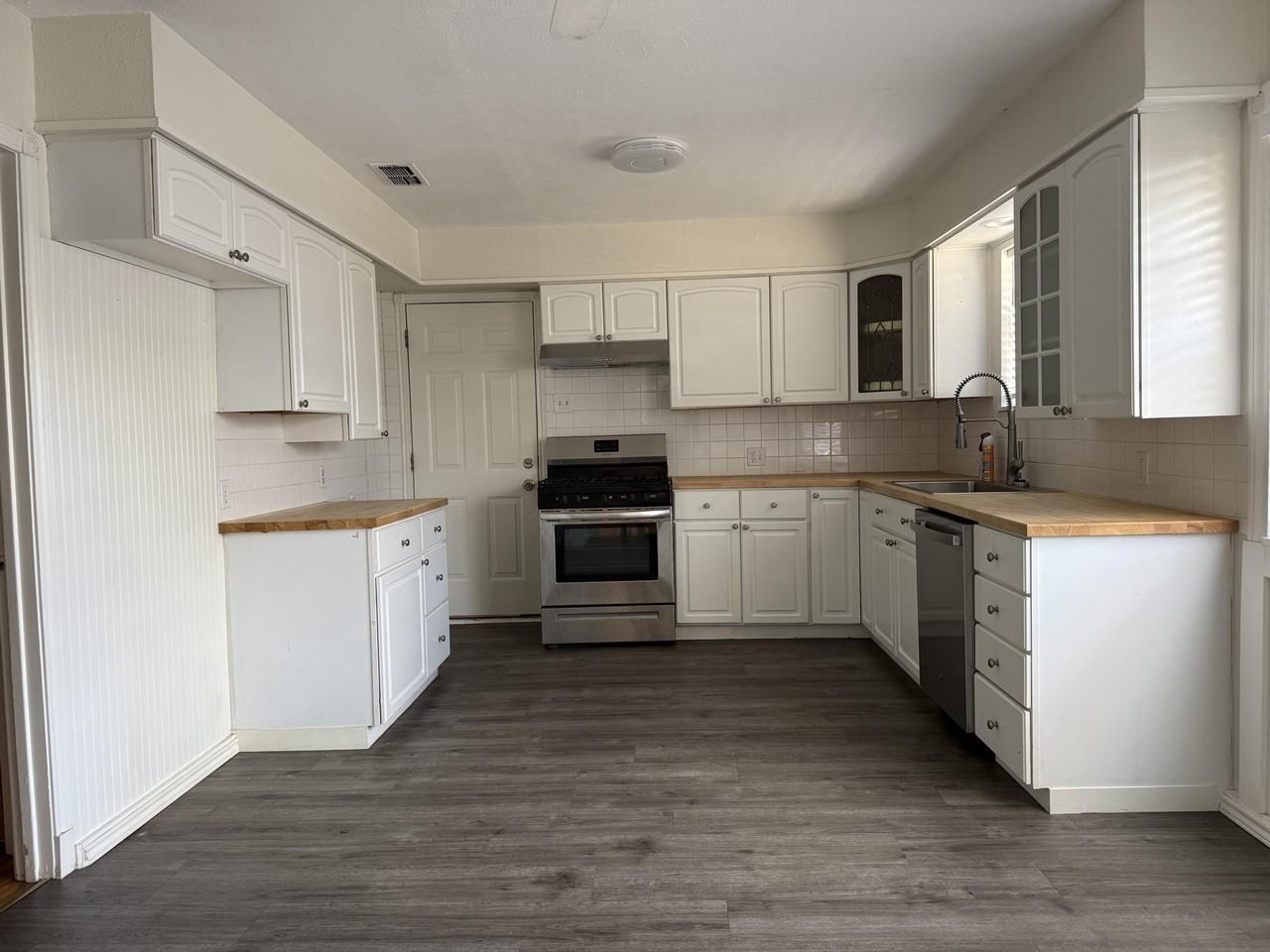 3605 42nd St - Photo 5 of 17