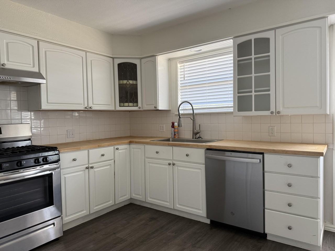 3605 42nd St - Photo 6 of 17