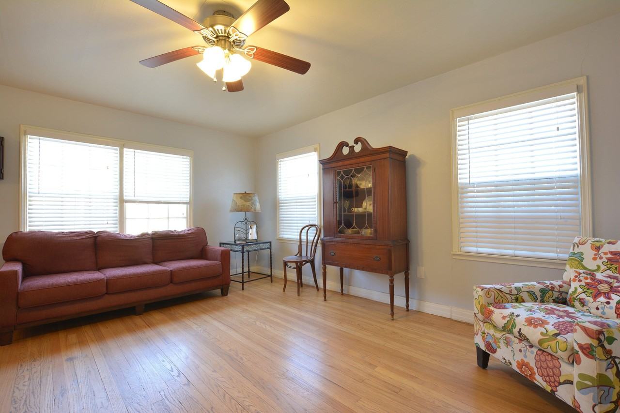 2513 28th St - Photo 4 of 23