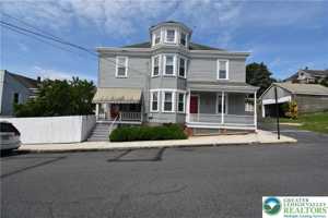 featured image of 204 N 9th St