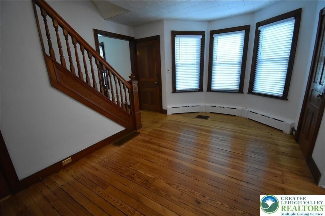 204 N 9th St - Photo 4 of 41