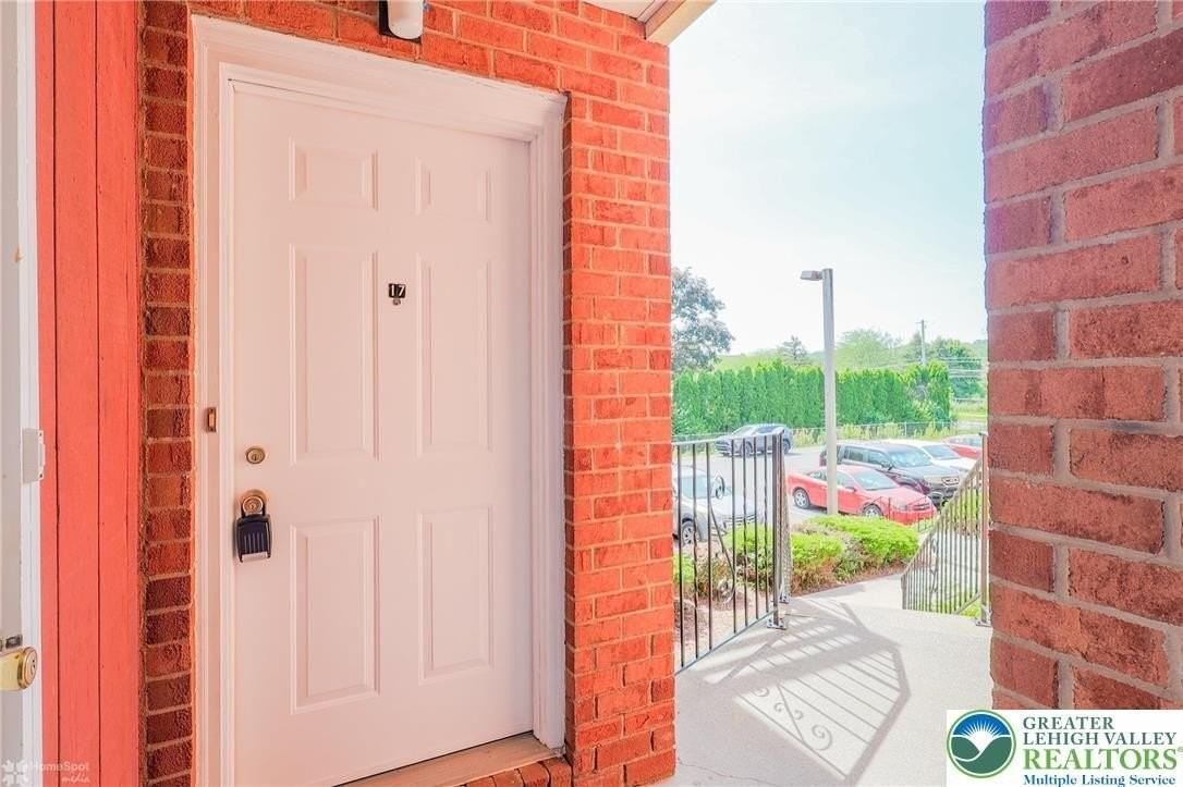 1464 N Cedar Crest Blvd #18 - Photo 4 of 36