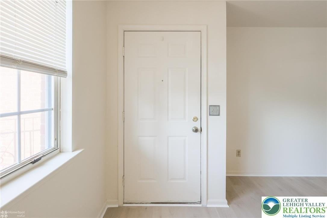 1464 N Cedar Crest Blvd #18 - Photo 5 of 36