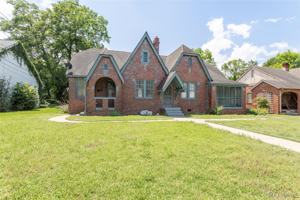 featured image of 3154 Lexington Rd #B