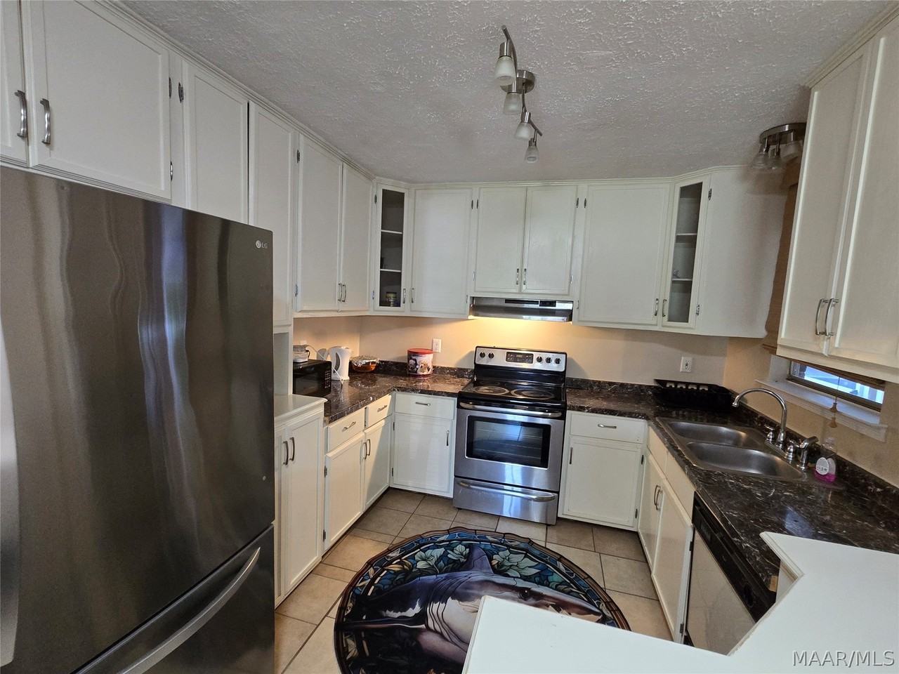 6520 Pinebrook Dr - Photo 3 of 17