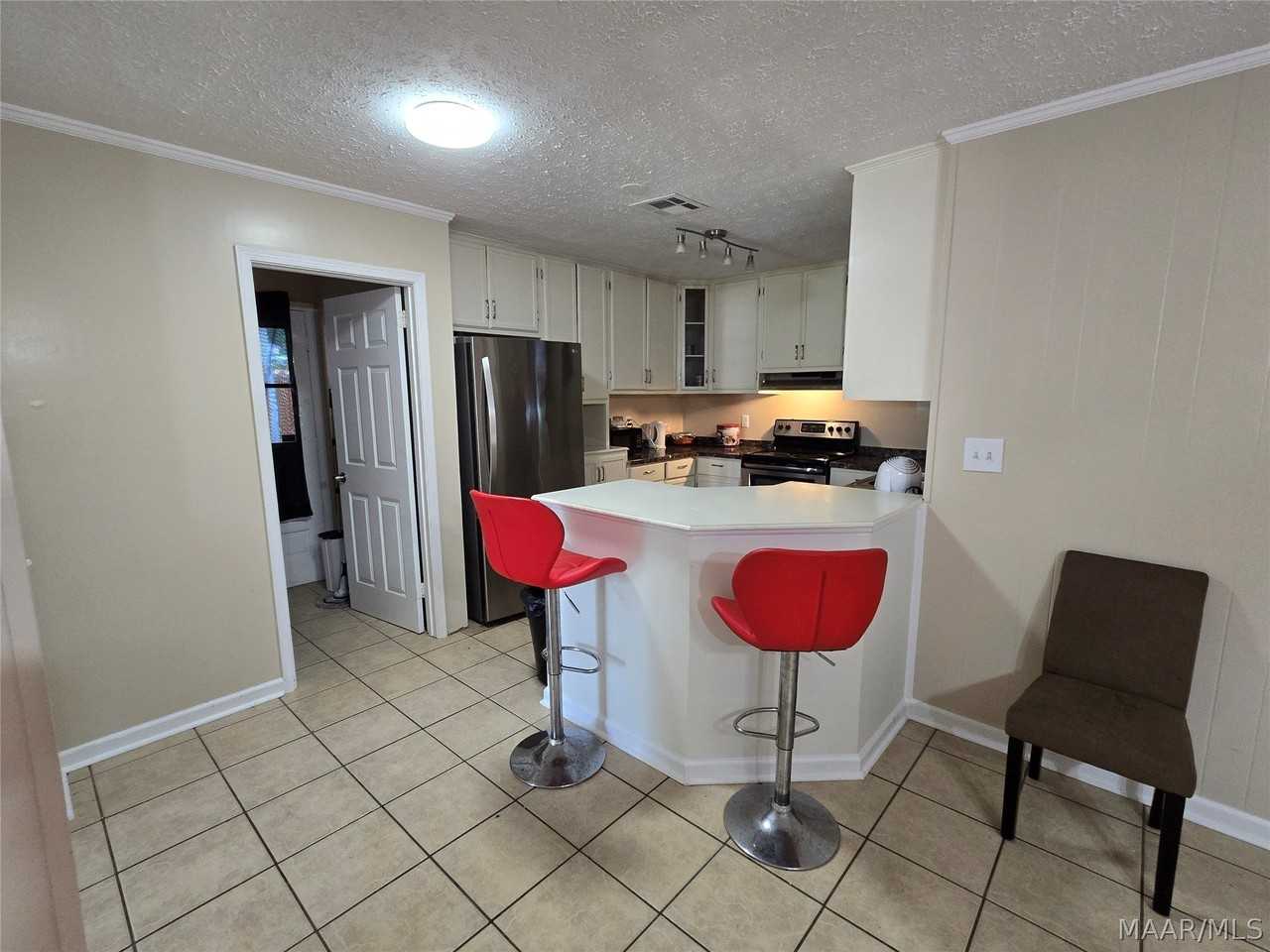 6520 Pinebrook Dr - Photo 4 of 17
