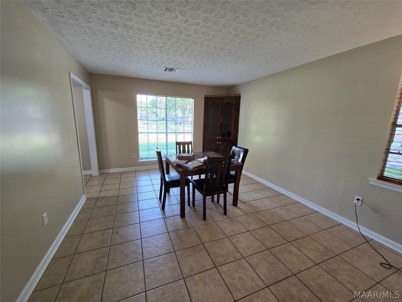 6520 Pinebrook Dr - Photo 5 of 17
