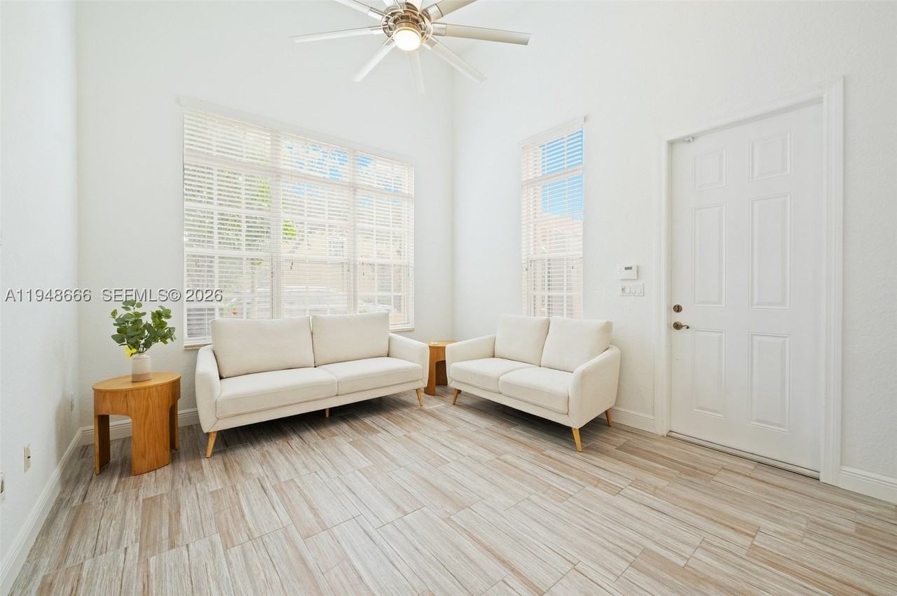 622 Sw 147th Ter #1 - Photo 4 of 29