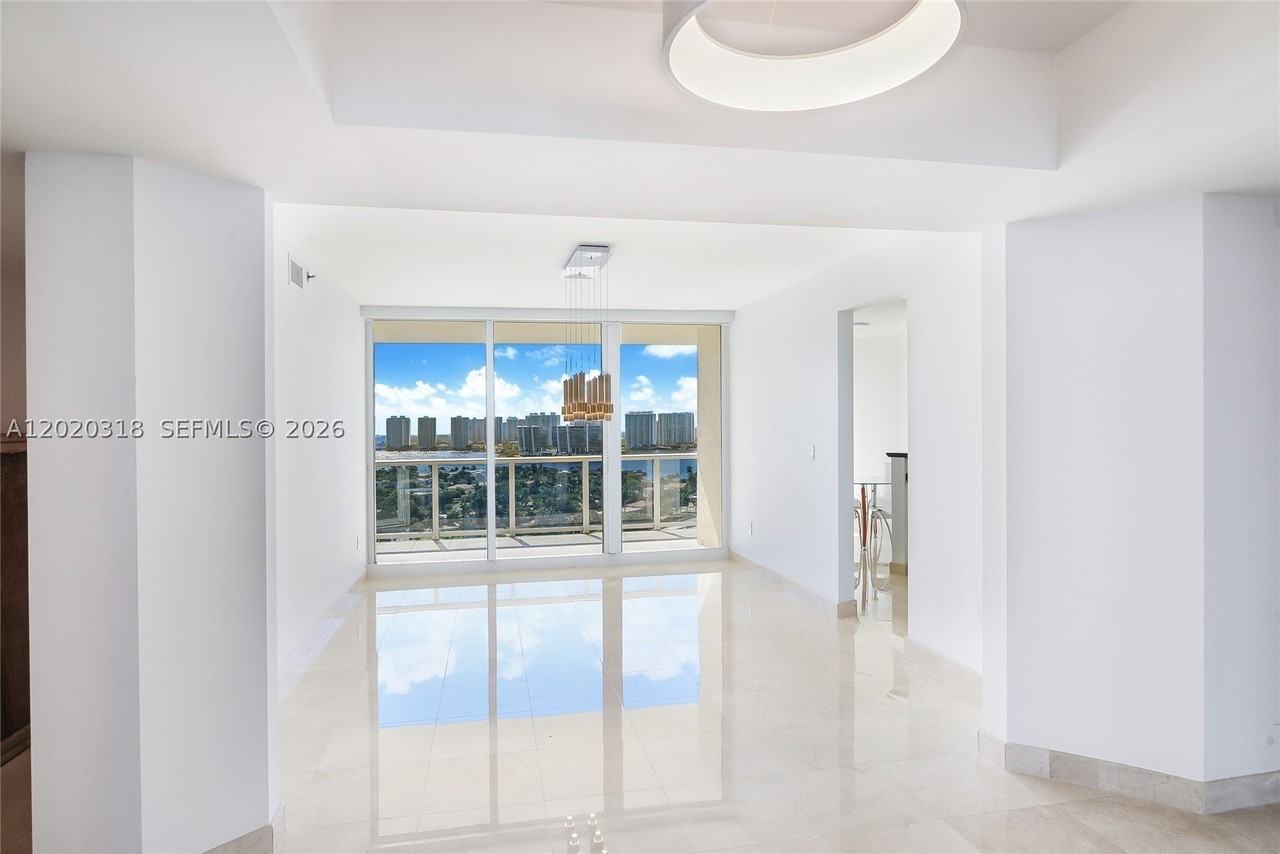 19333 Collins Ave #1907 - Photo 7 of 28