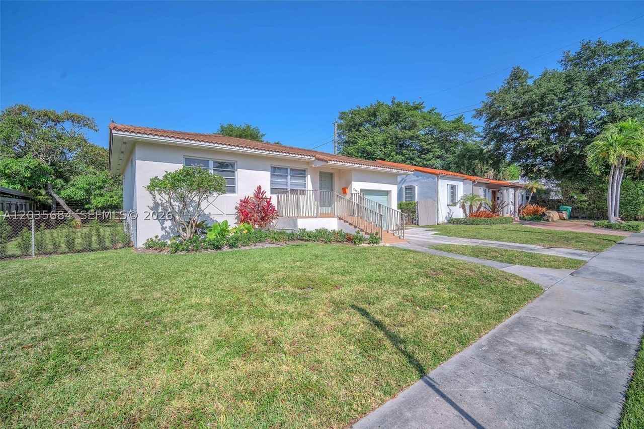 2420 Sw 21st Ave - Photo 2 of 27