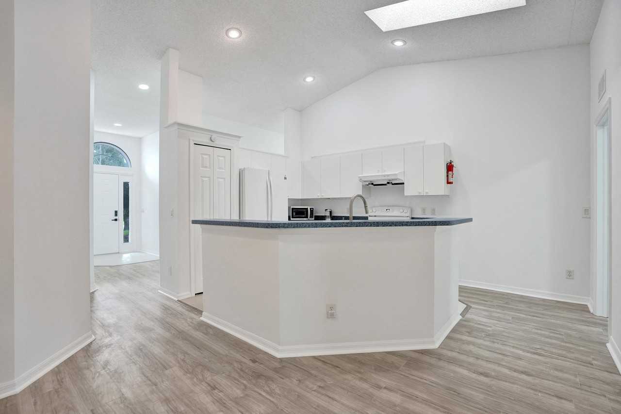 Se Petunia Ave - Photo 3 of 11