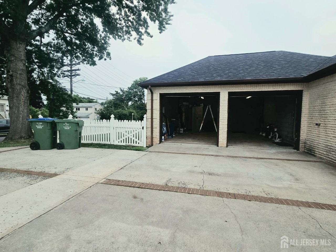 35 Clark Ave - Photo 4 of 35