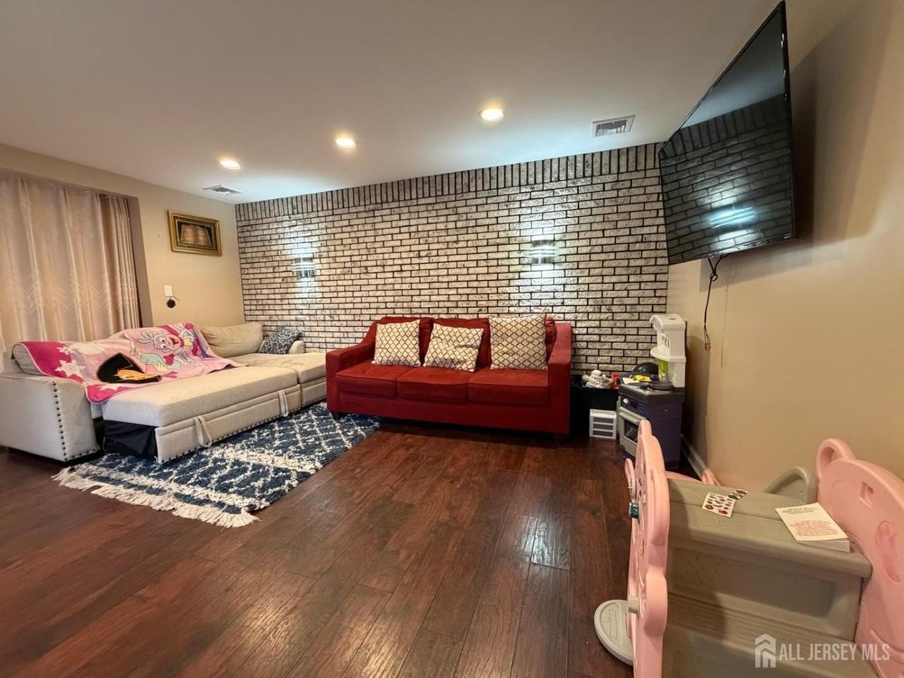35 Clark Ave - Photo 7 of 35