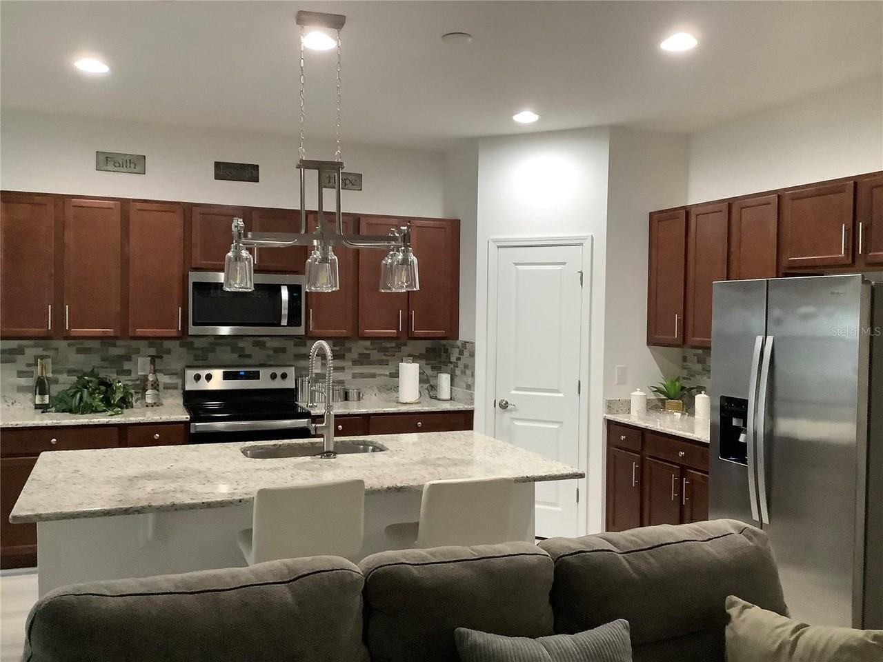 569 Disa Dr - Photo 5 of 14