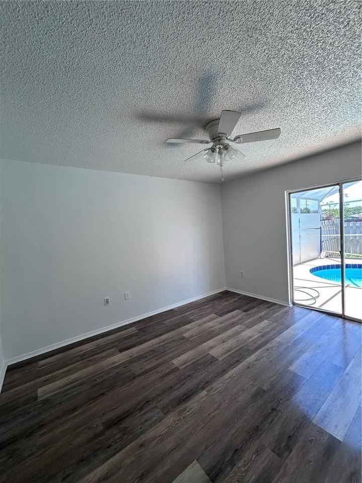 2608 Spring Hill Dr - Photo 4 of 37