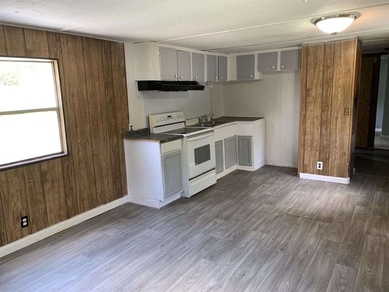 6692 Skyview Dr Se - Photo 2 of 5