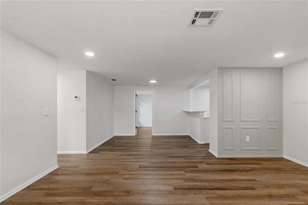 5165 Greenwood St - Photo 4 of 32