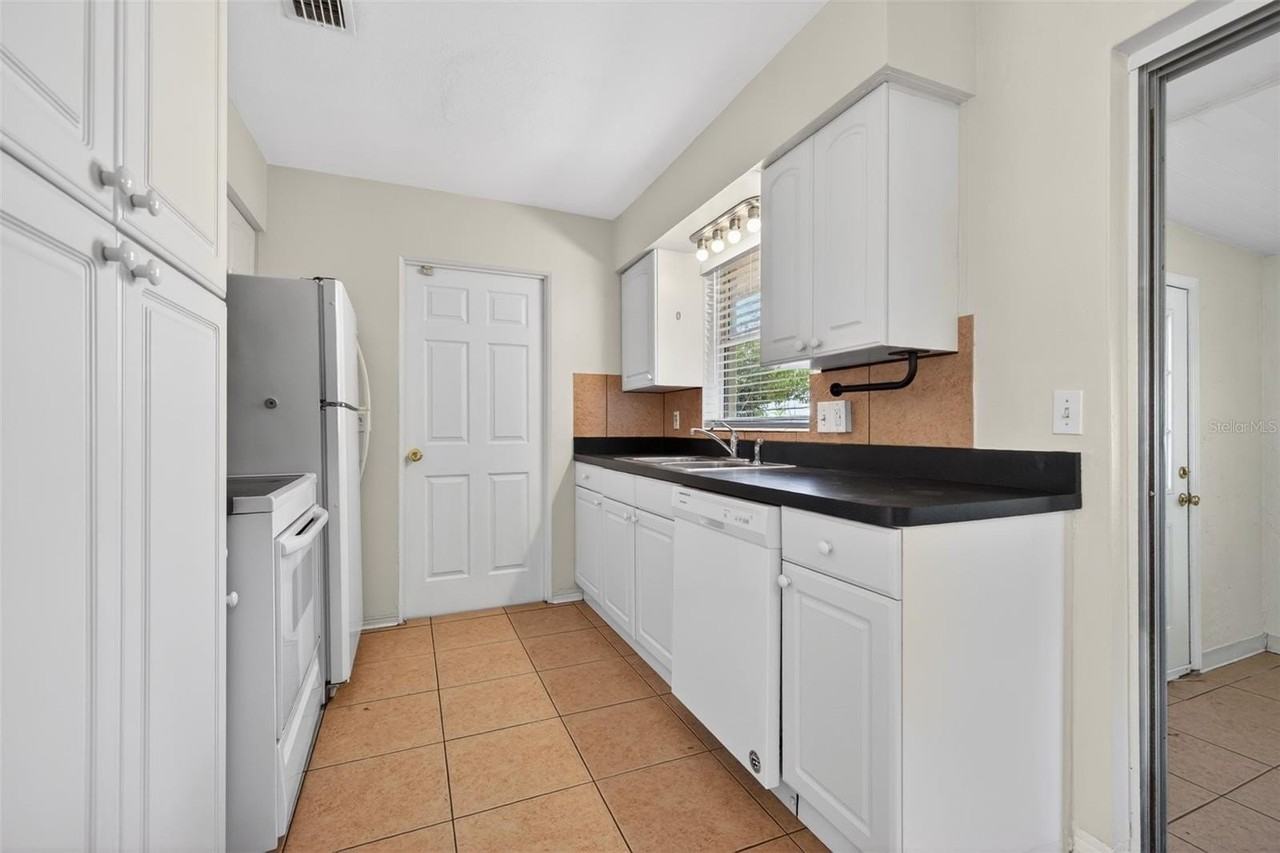 11234 68th Ave - Photo 3 of 10