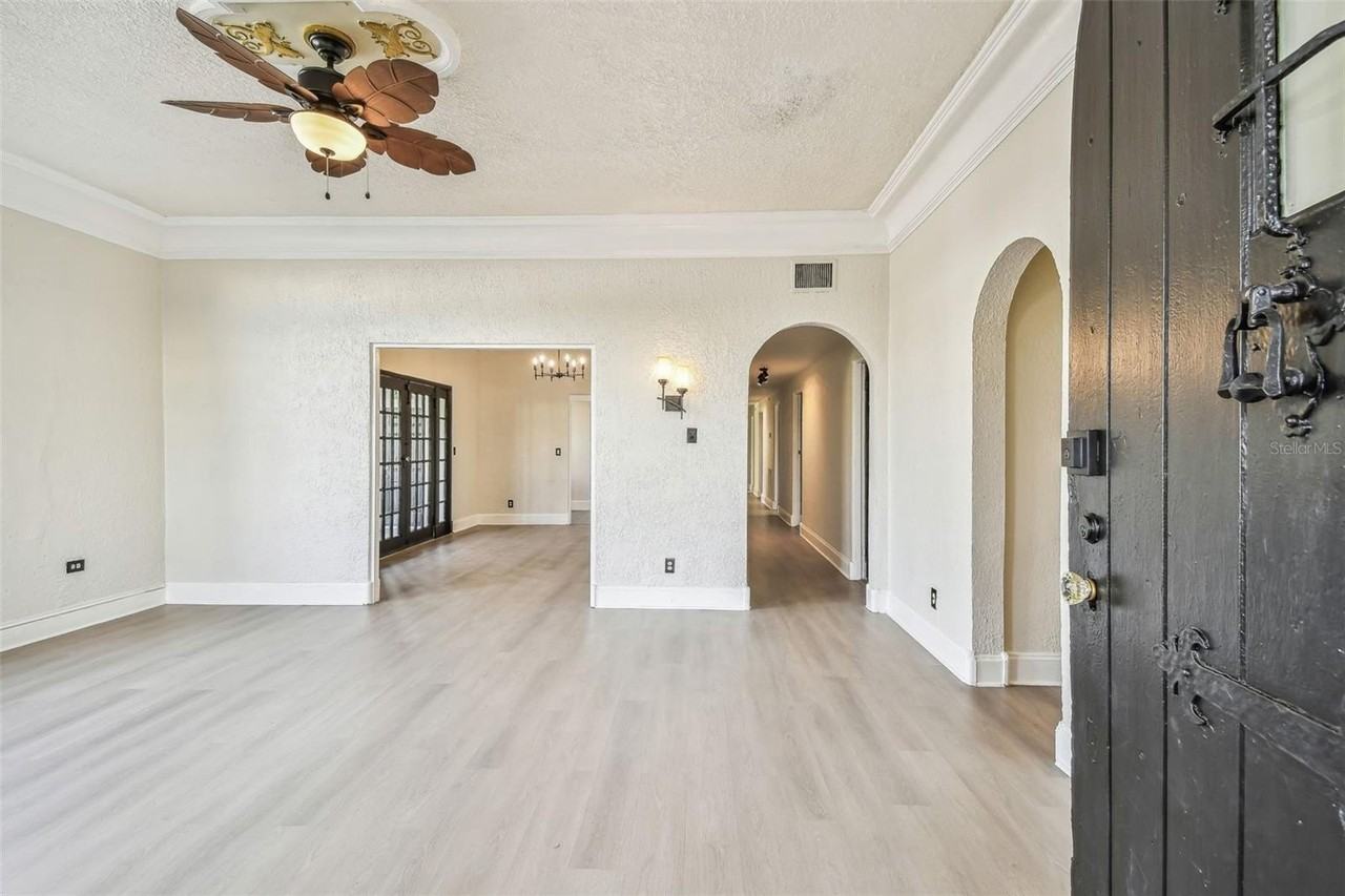 2102 W La Salle St - Photo 2 of 50