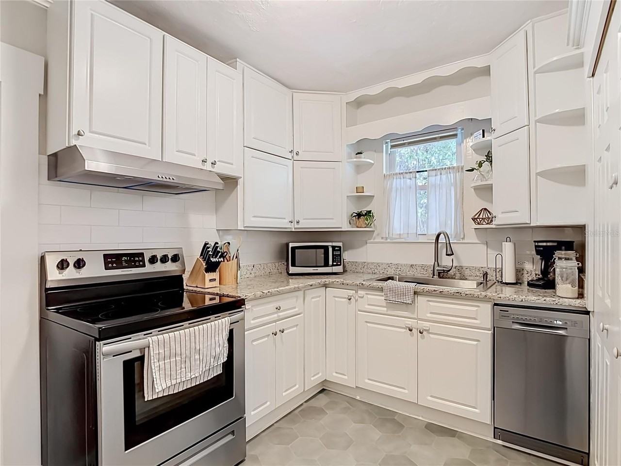 115 E Lambright St - Photo 5 of 41