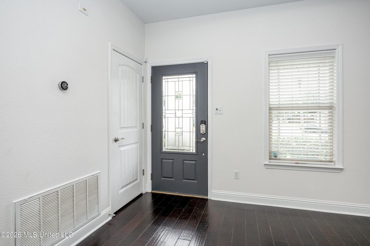 931 Old Towne St - Photo 6 of 41