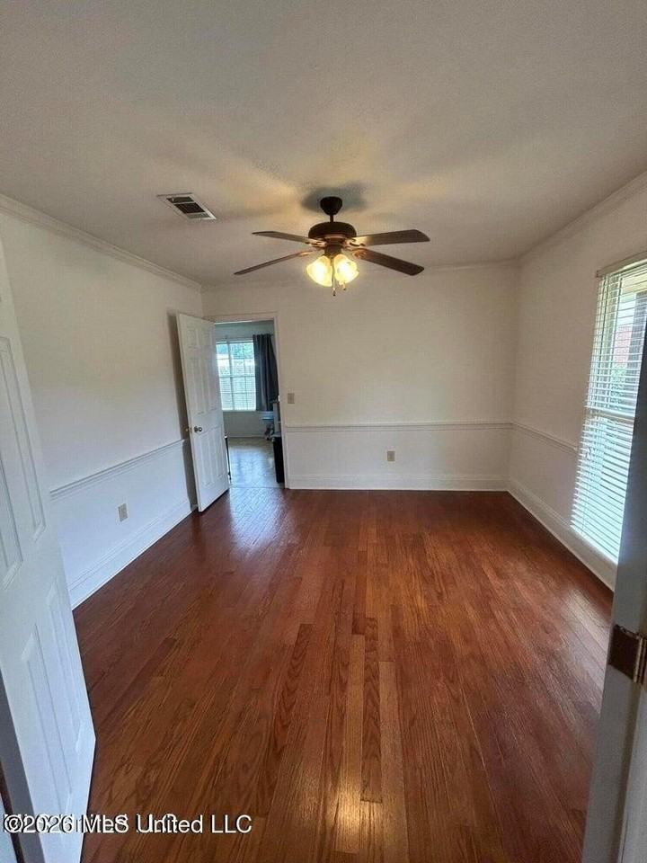 204 Foxwood Cv - Photo 2 of 16