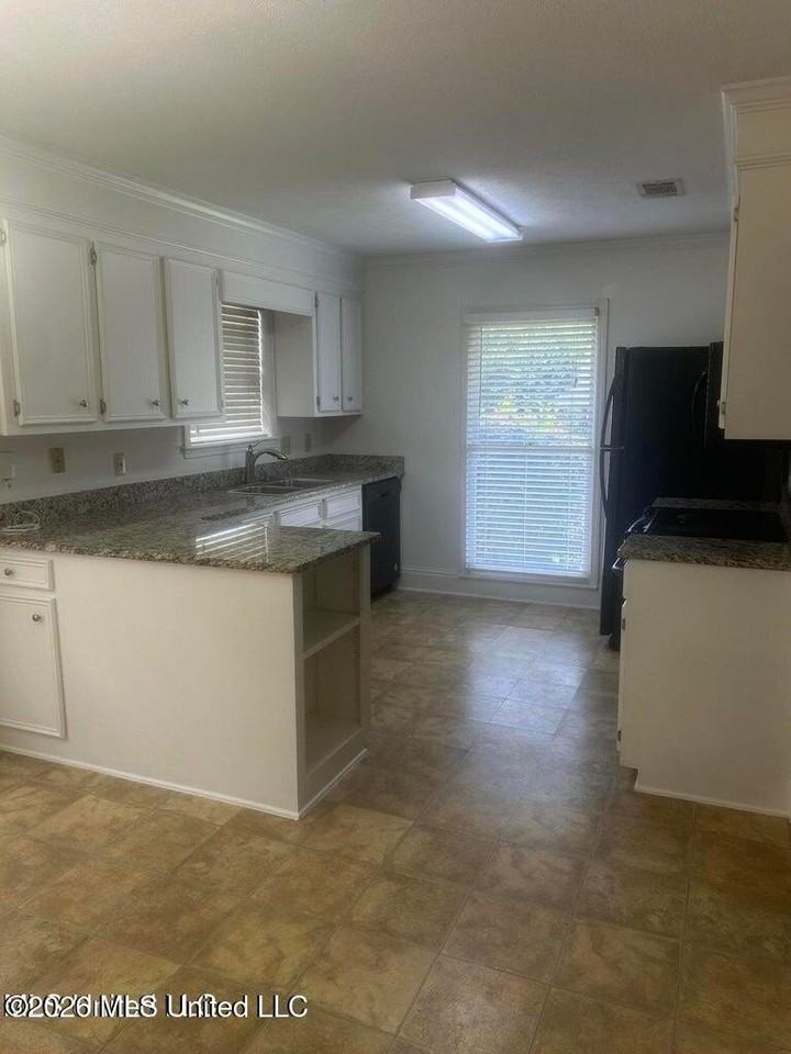 204 Foxwood Cv - Photo 5 of 16