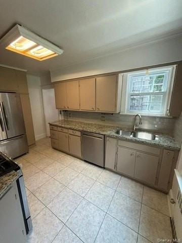 120 Orchard St - Photo 6 of 20