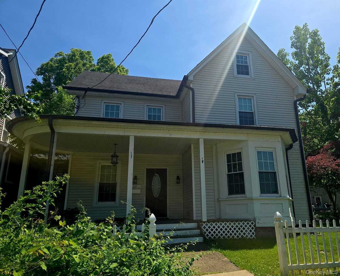 145 W Main St