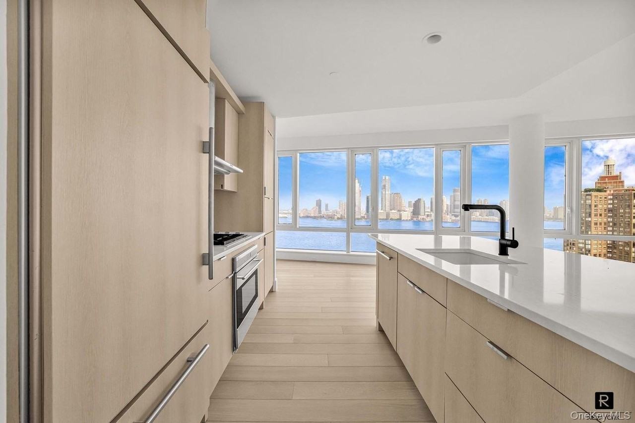 70 Little West St #20C - Photo 3 of 19