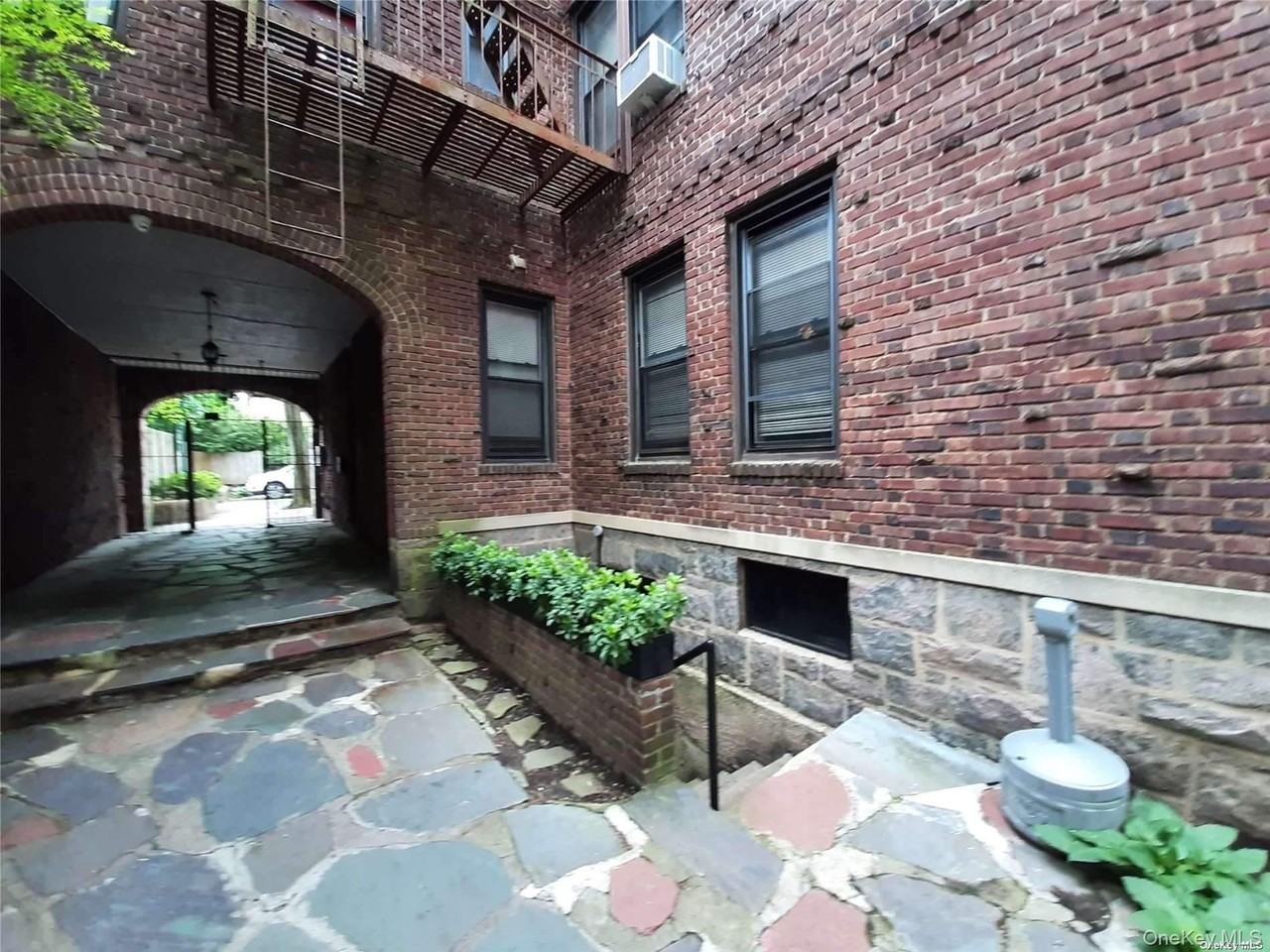 1 Hillside Ave #1A